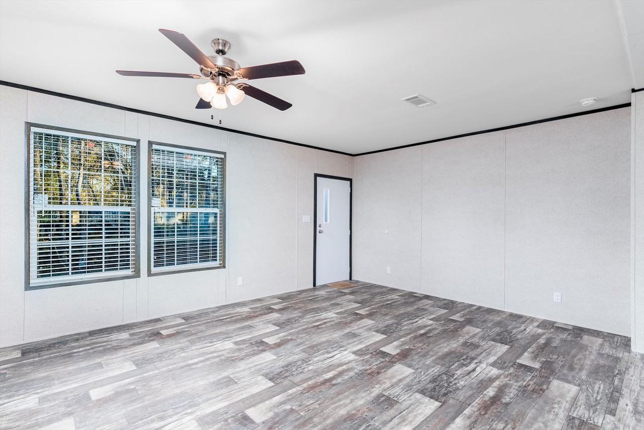 4745 Wendy St - Photo 7 of 50