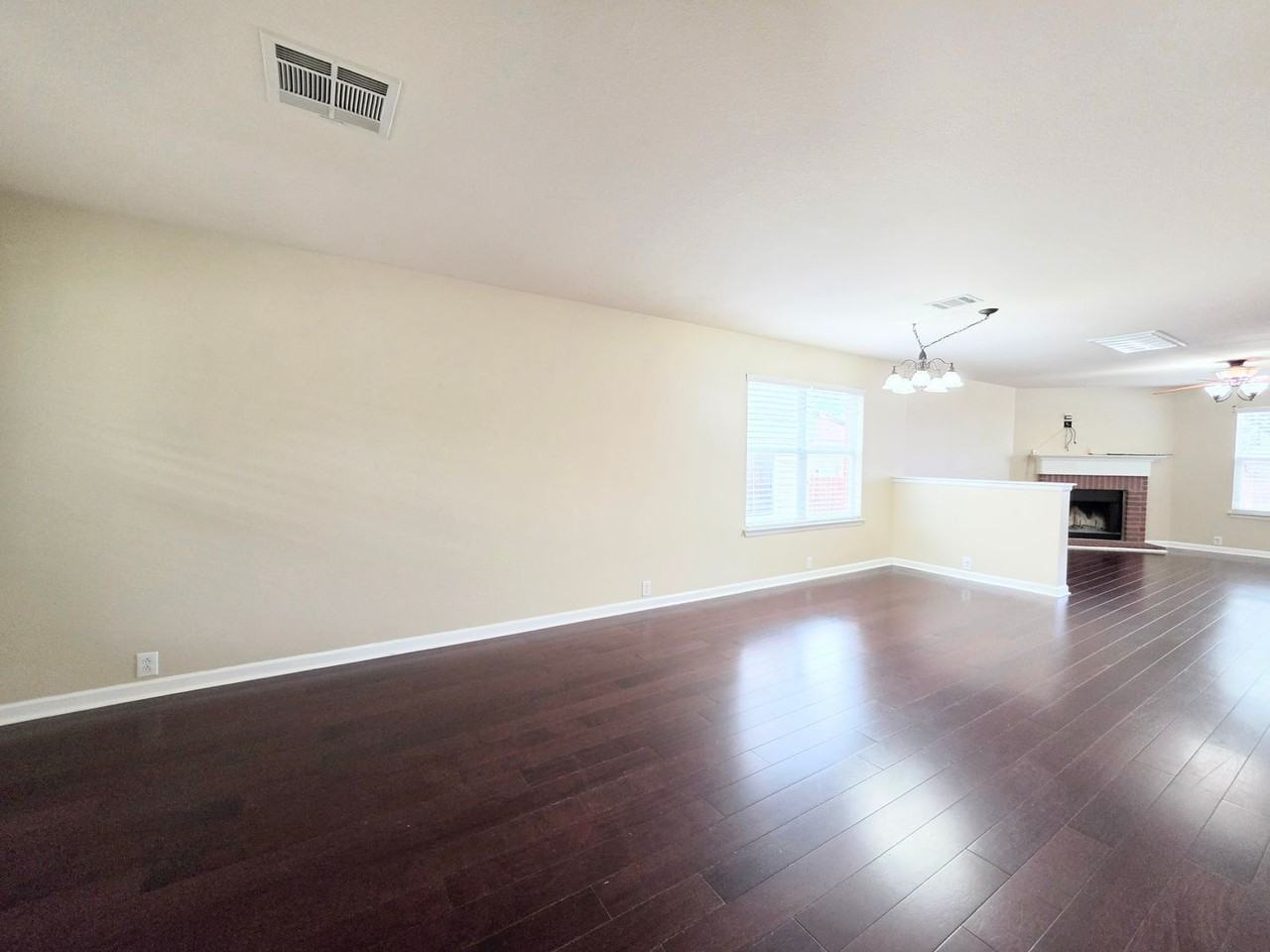 914 Tisbury Pkwy - Photo 2 of 26