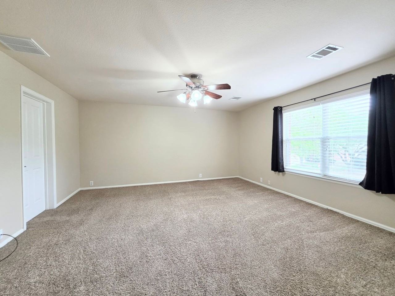 914 Tisbury Pkwy - Photo 7 of 26