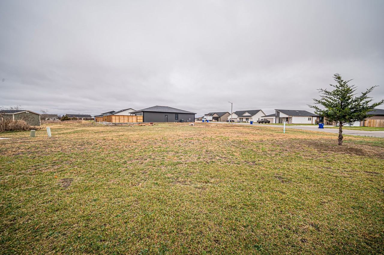 2517 Wren Ln - Photo 4 of 39