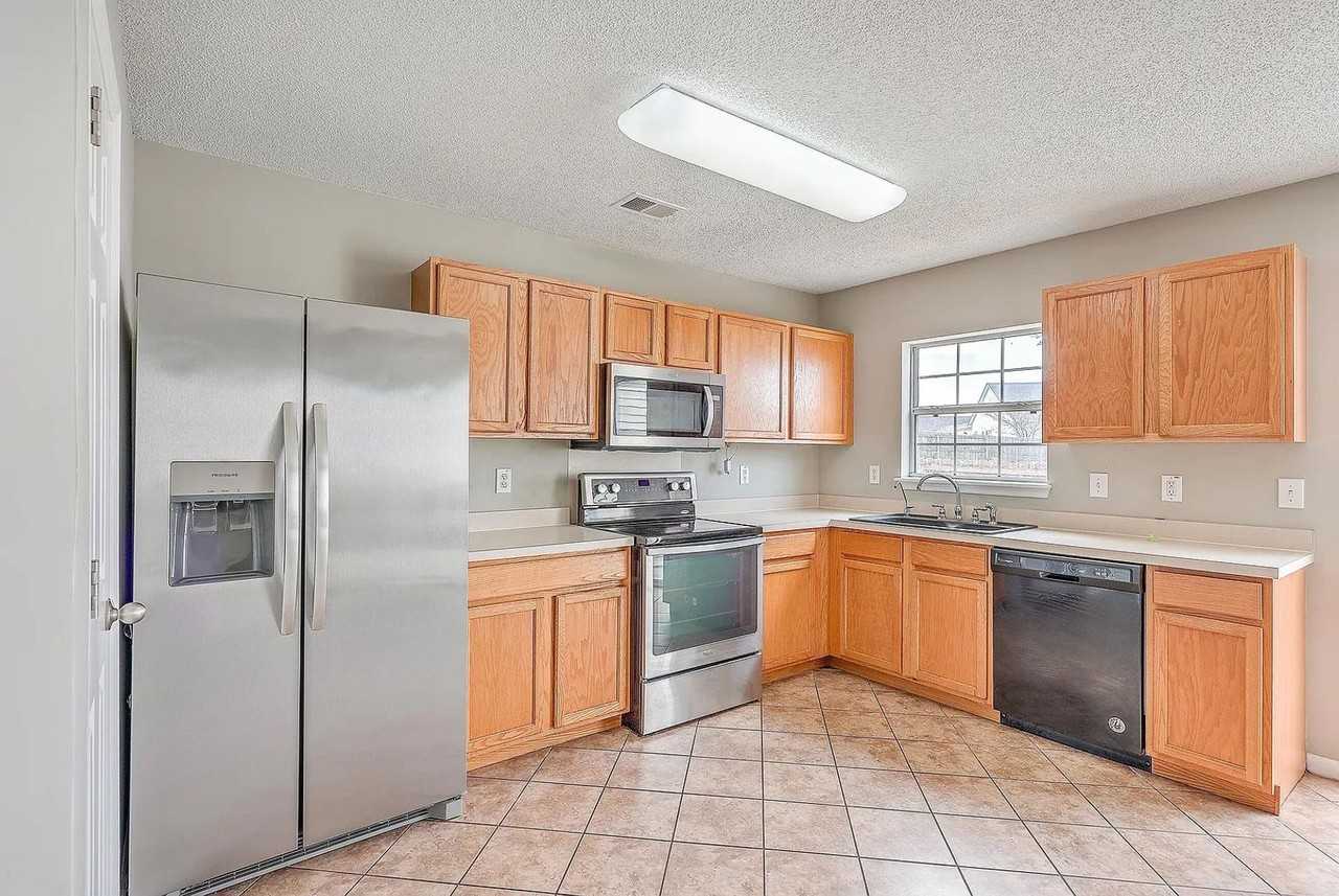 108 Dundalk Ct - Photo 7 of 27