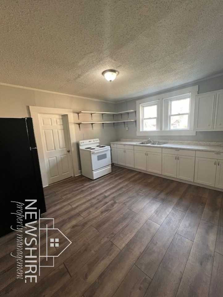 458 Arch St - Photo 2 of 13