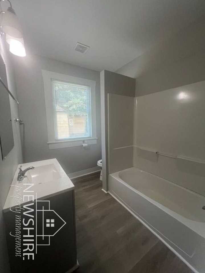 318 Alexander Ave - Photo 4 of 8