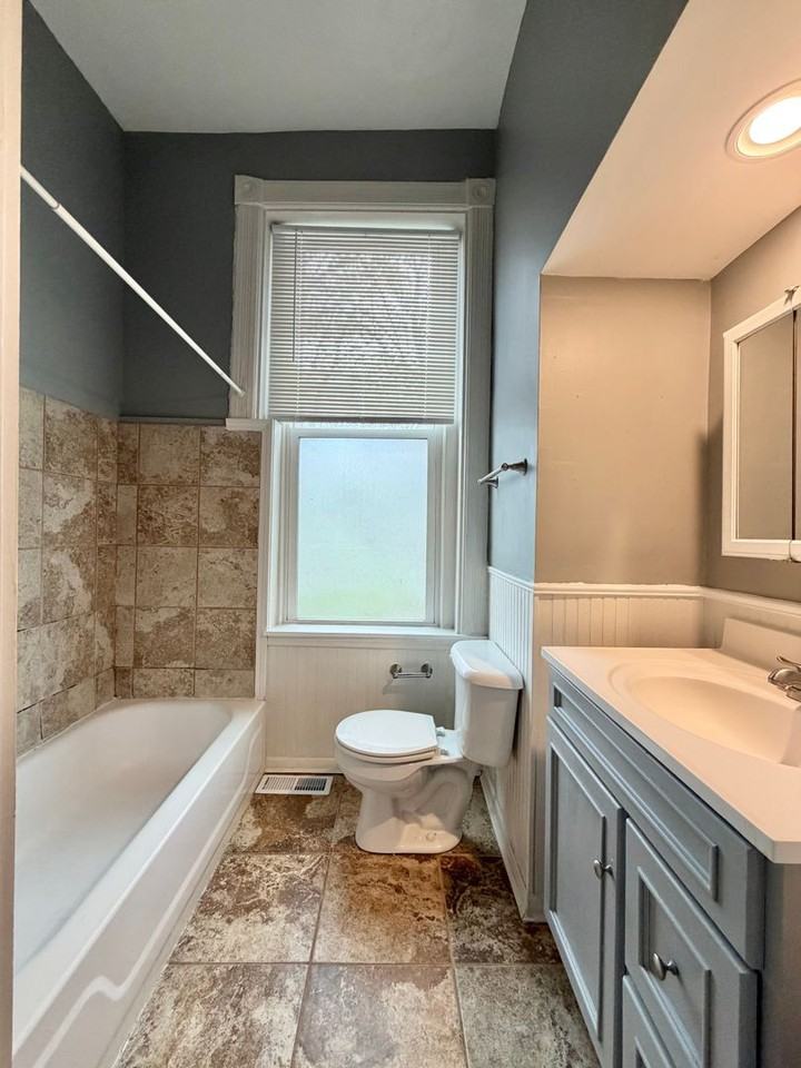 447 Warner St - Photo 6 of 13