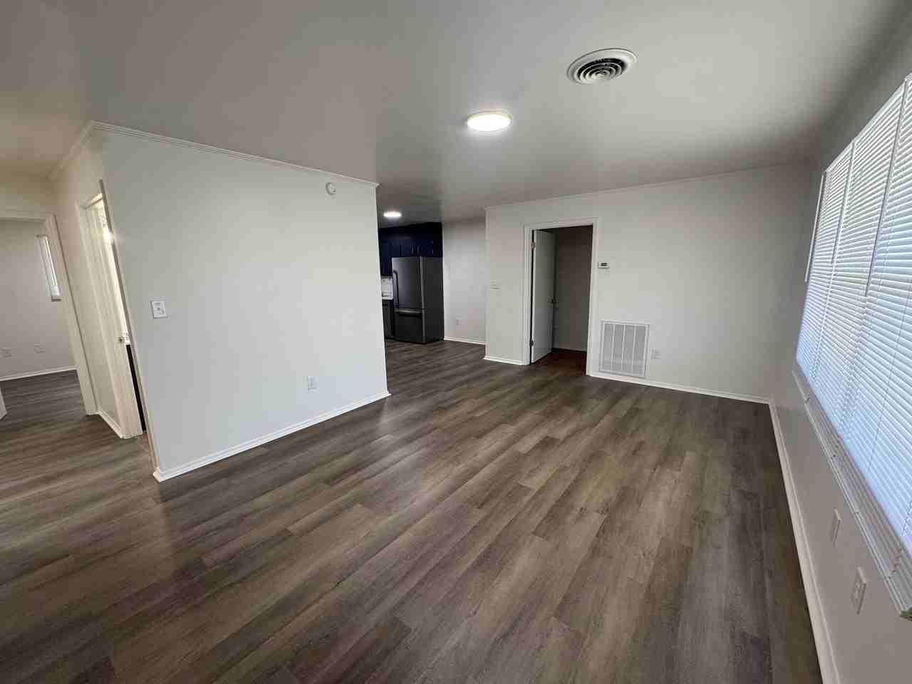 Commanche St Duplex - Photo 2 of 25