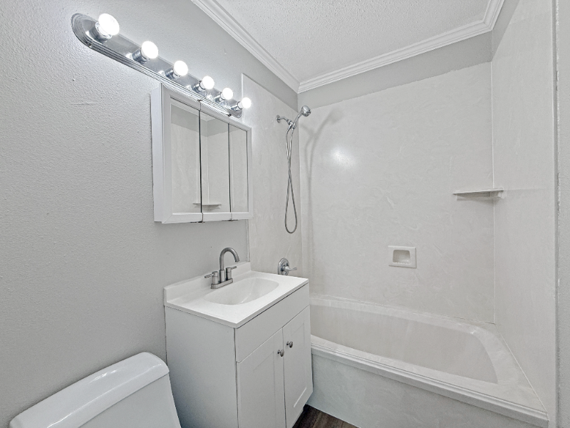 911 Central Ave - Photo 2 of 5