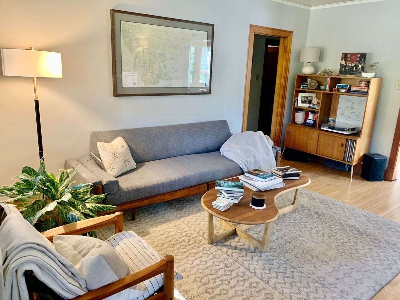 238 E Sussex Ave - Photo 3 of 42