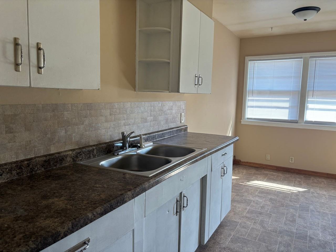 6101 E Harry St - Photo 3 of 11