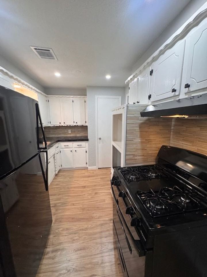 2908 Se 47th St - Photo 4 of 17