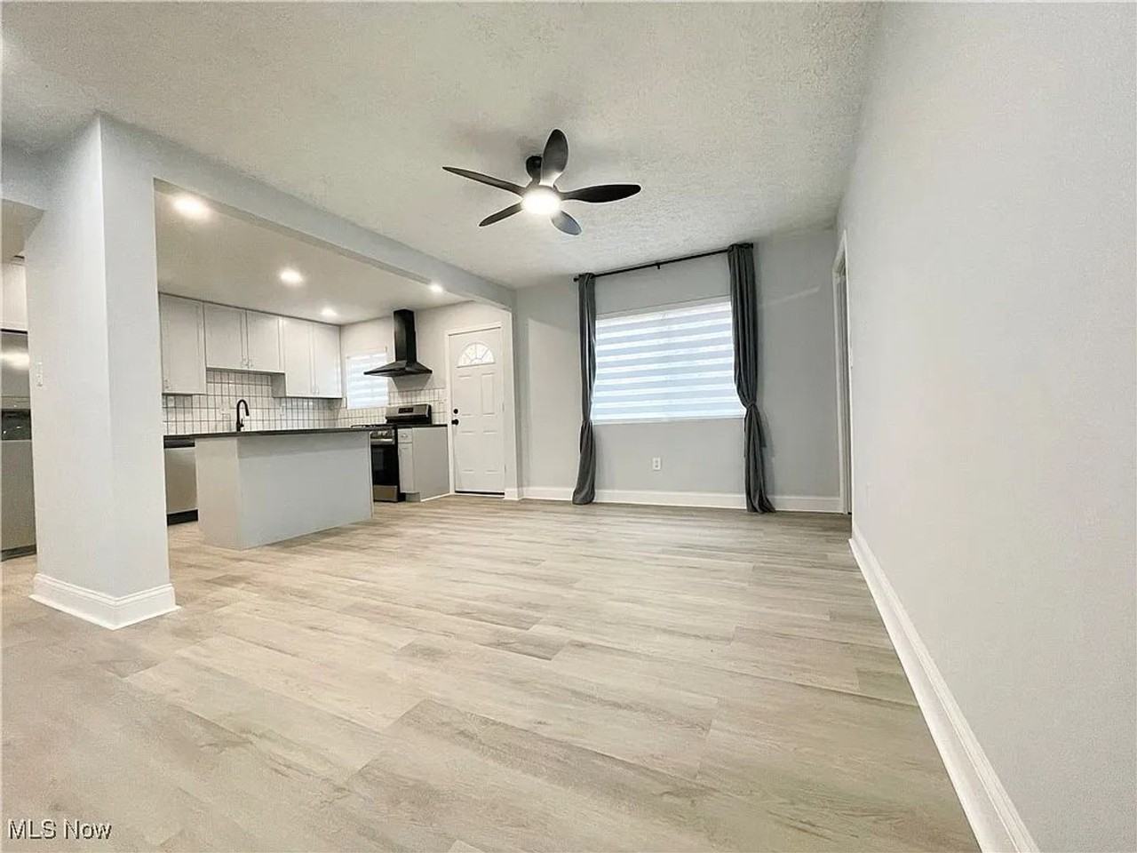 59 Hemlock Dr - Photo 4 of 16