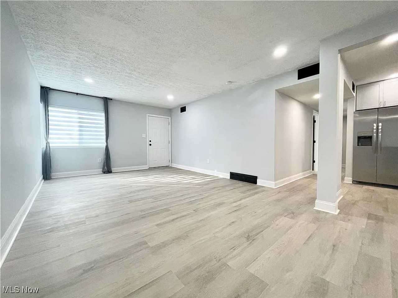 59 Hemlock Dr - Photo 5 of 16