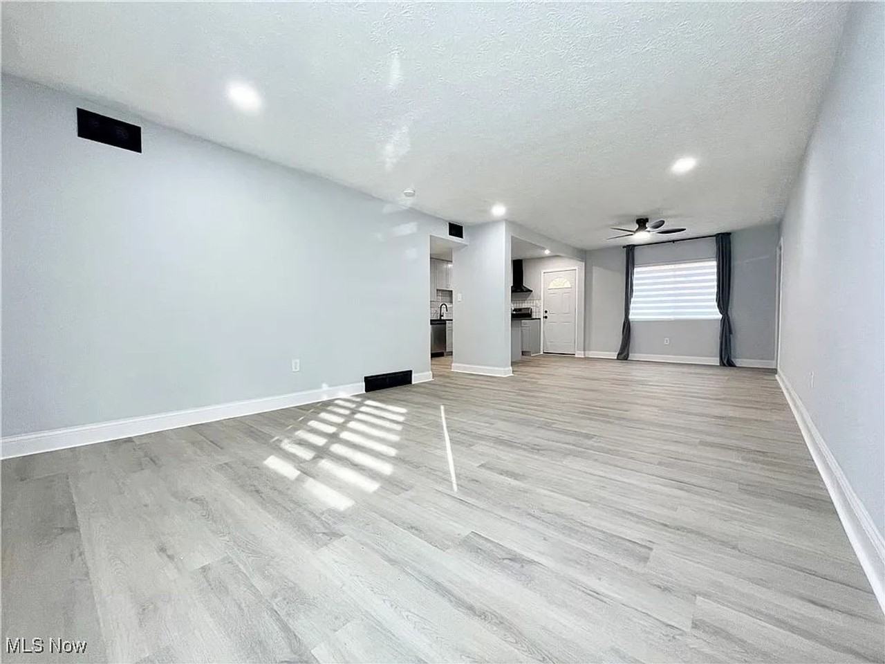 59 Hemlock Dr - Photo 6 of 16