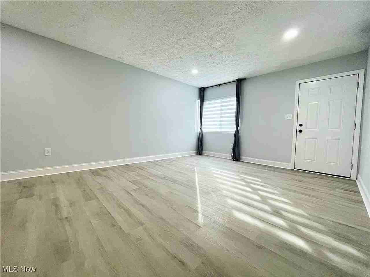 59 Hemlock Dr - Photo 7 of 16