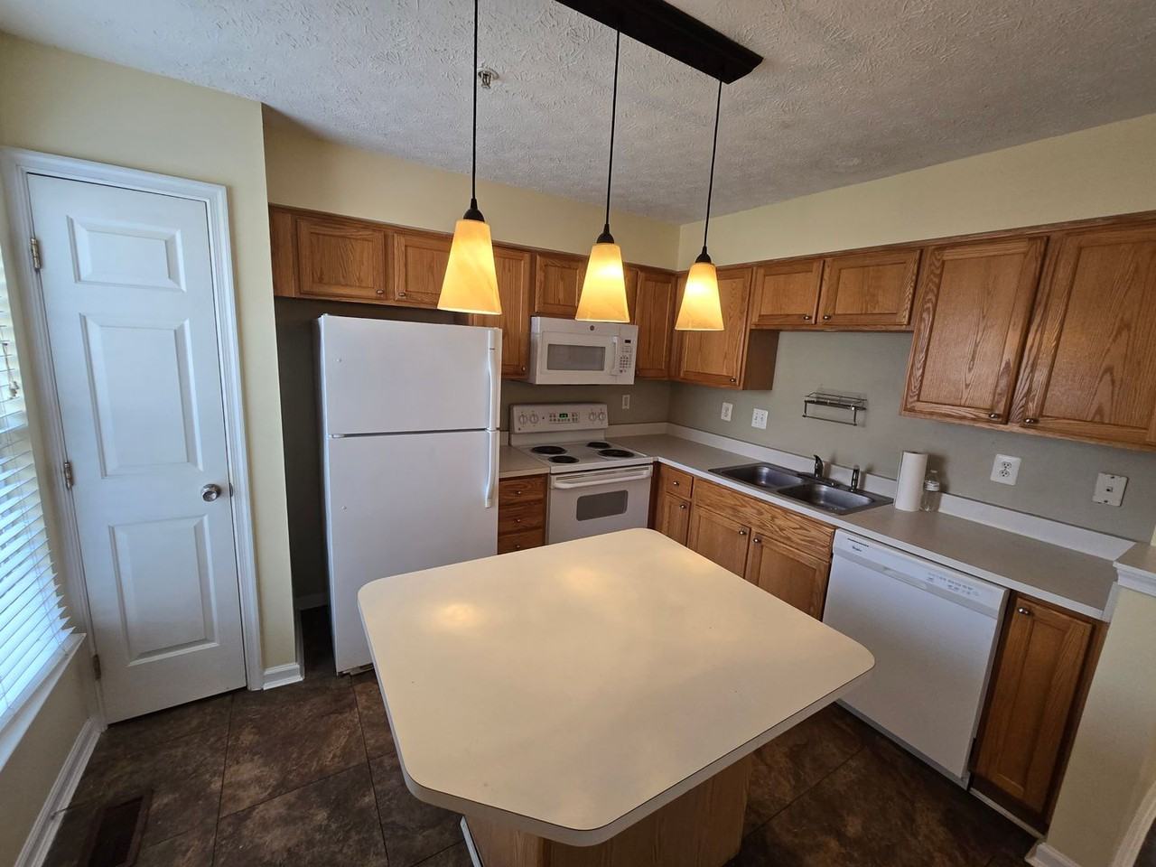 4927 Bristle Cone Cir - Photo 6 of 20