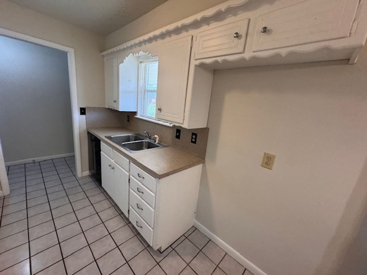 1503 Avondale Dr - Photo 6 of 19