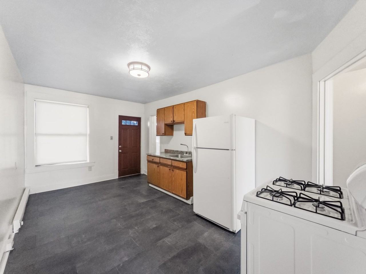 1451 Dwight St - Photo 2 of 13