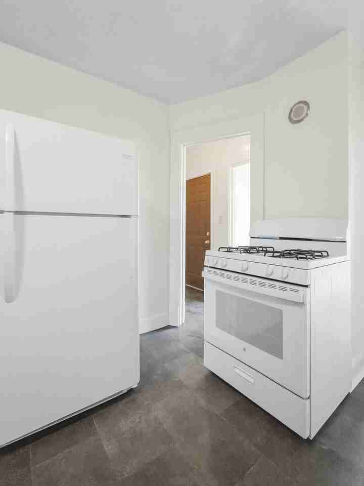 1451 Dwight St - Photo 3 of 13