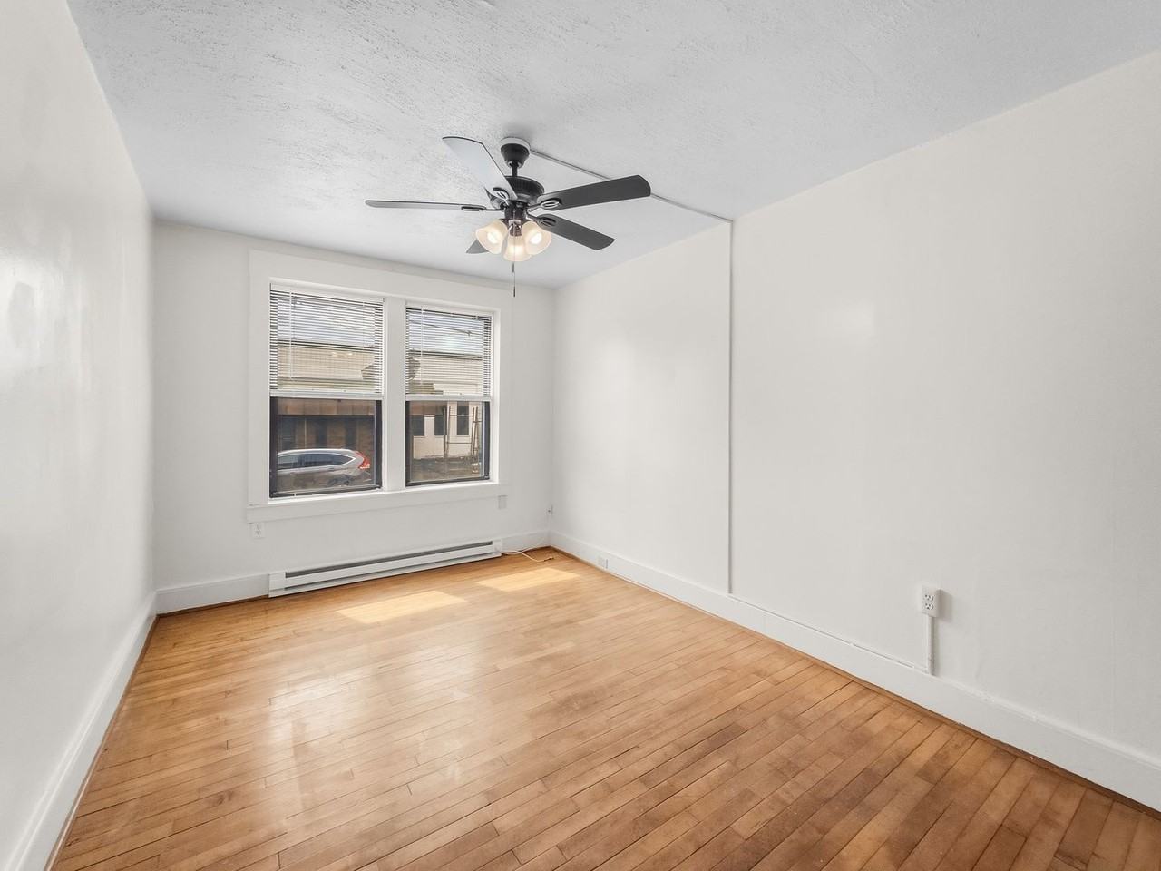 1451 Dwight St - Photo 5 of 13