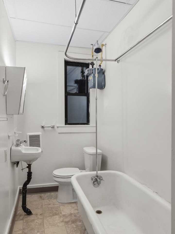 1451 Dwight St - Photo 7 of 13