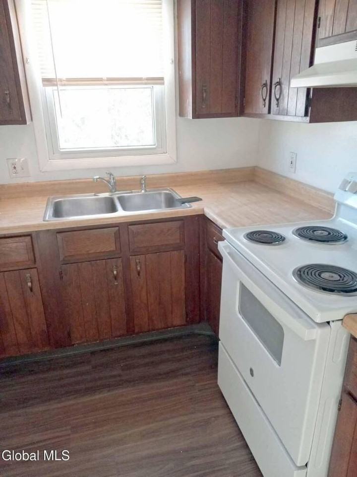 470 Summer St #6 - Photo 3 of 8