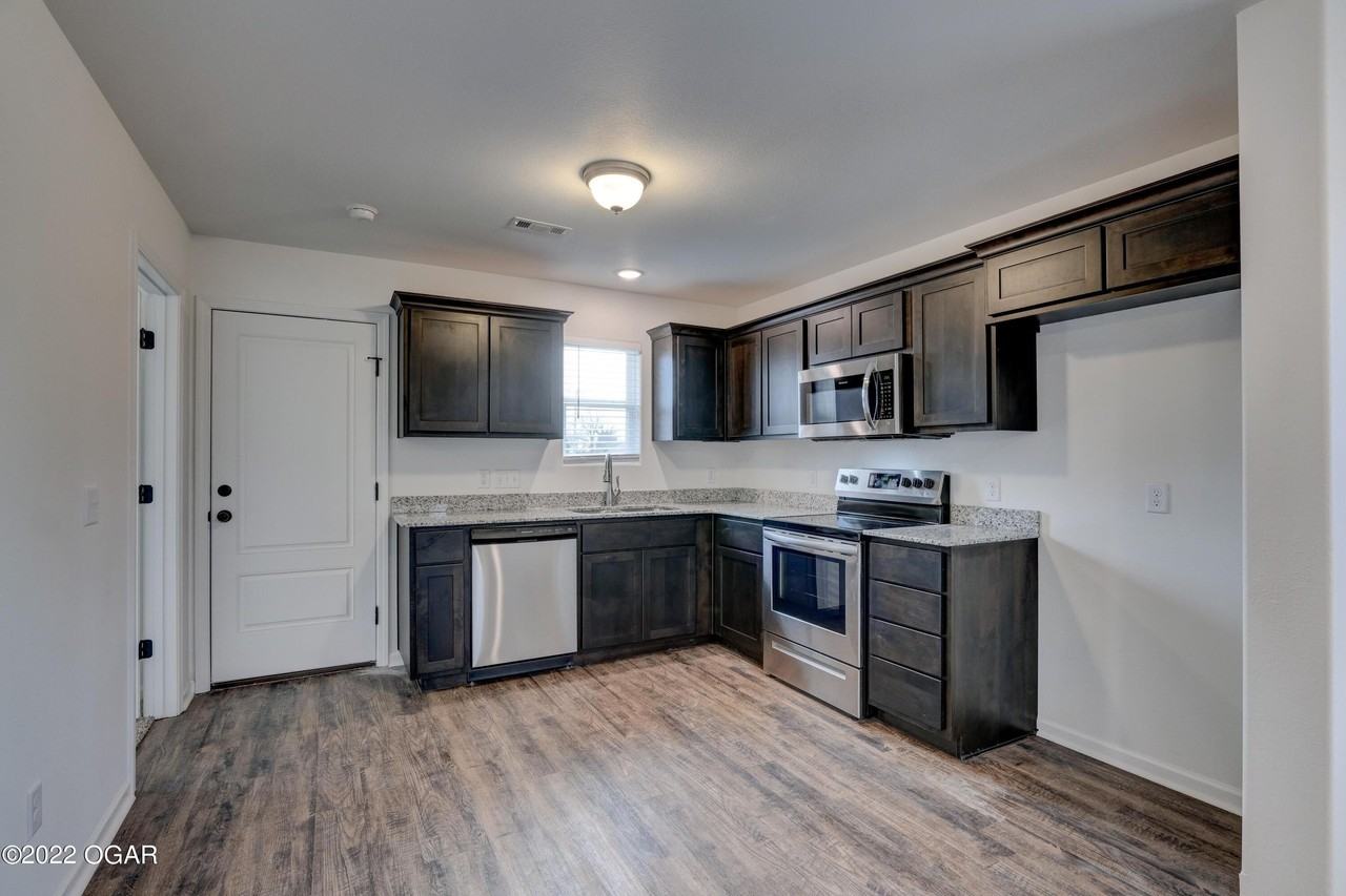 1206 Hill St - Photo 3 of 14