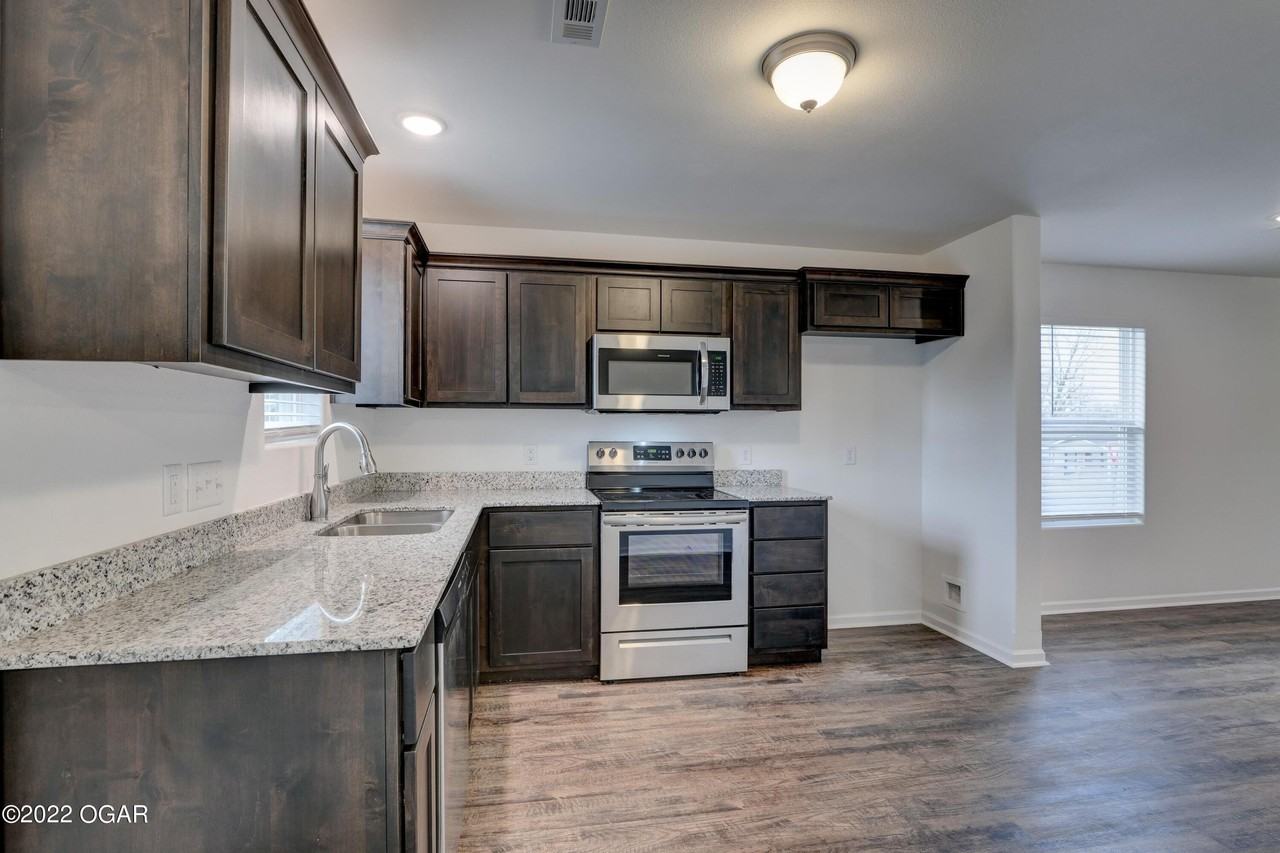 1206 Hill St - Photo 4 of 14