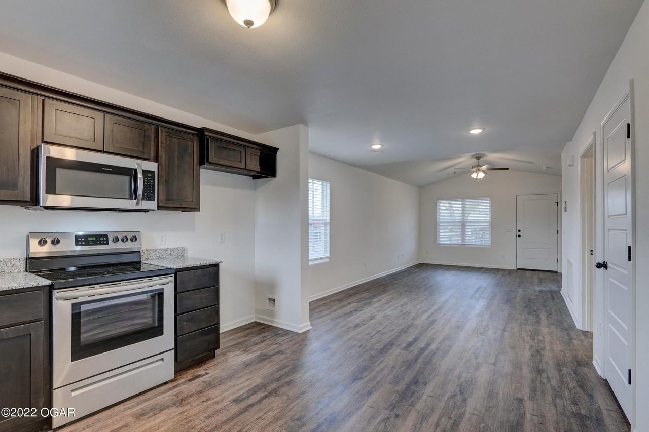 1206 Hill St - Photo 5 of 14