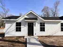 featured image of 1107 E 34th St