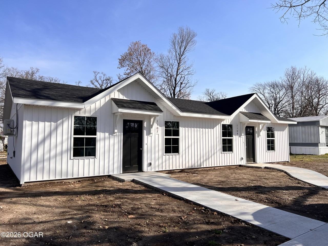 1107 E 34th St - Photo 2 of 9