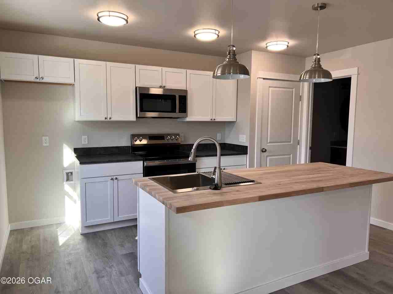 1107 E 34th St - Photo 4 of 9