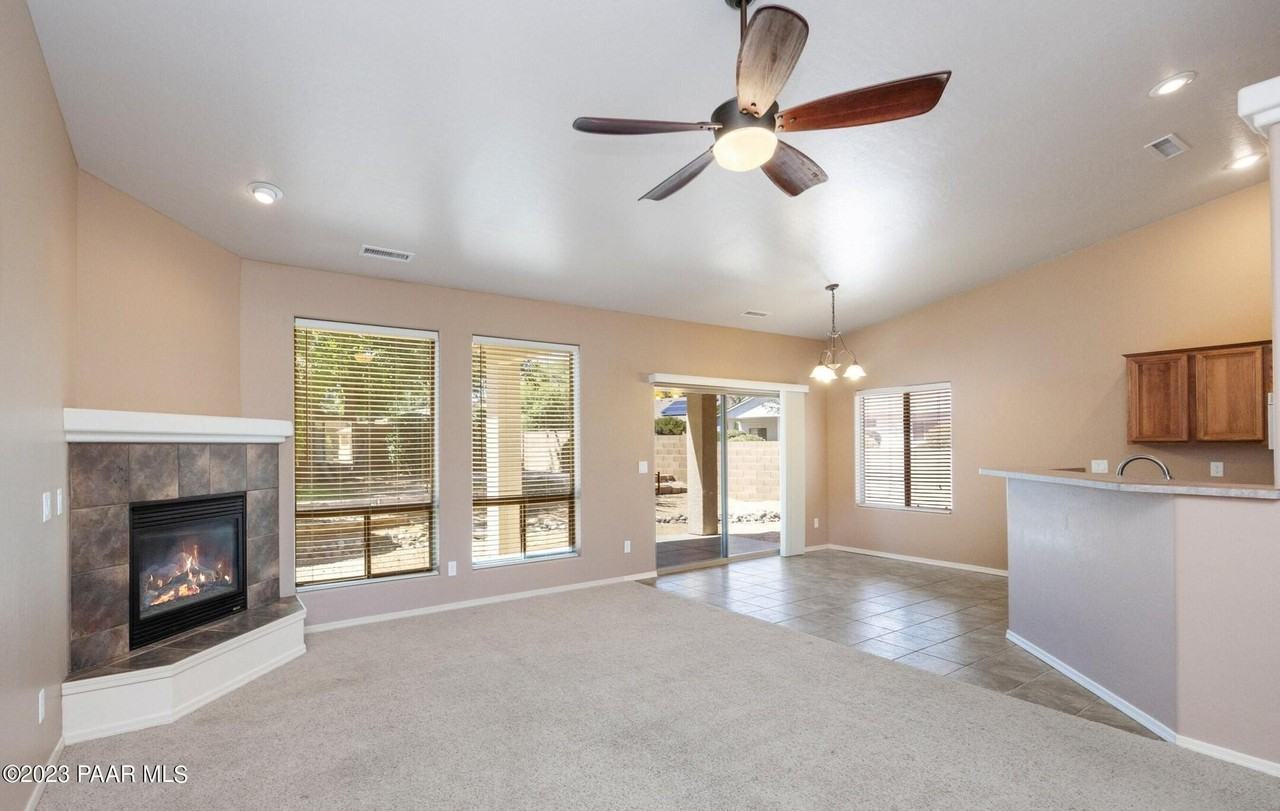 5638 N Ardmore Ave - Photo 2 of 27