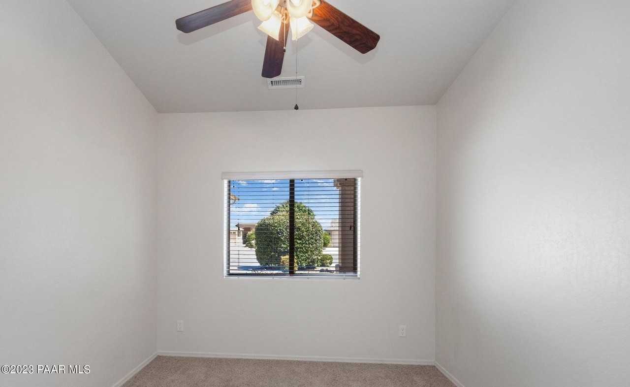 5638 N Ardmore Ave - Photo 4 of 27