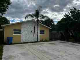 626 W Mango St #B - Photo 1 of 1
