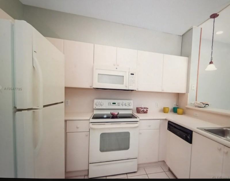 17720 Nw 67th Ave - Photo 4 of 7