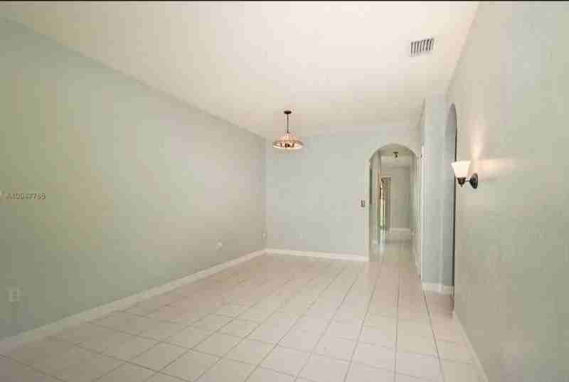 17720 Nw 67th Ave - Photo 7 of 7
