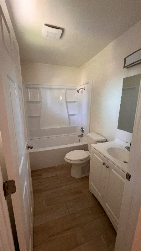 1142 N Broadway #3 - Photo 3 of 9