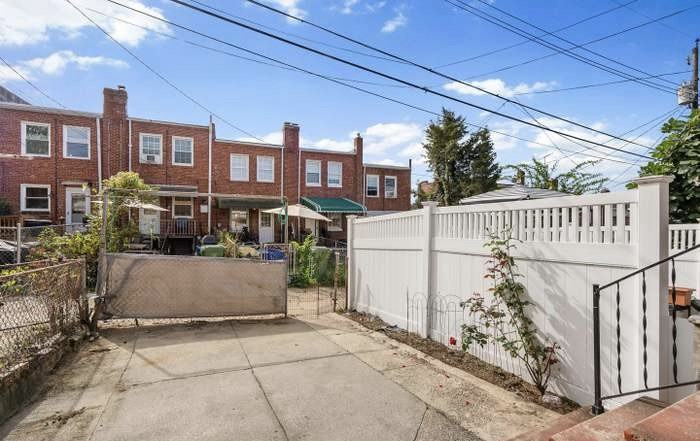 1315 W 37th St #BS - Photo 2 of 25