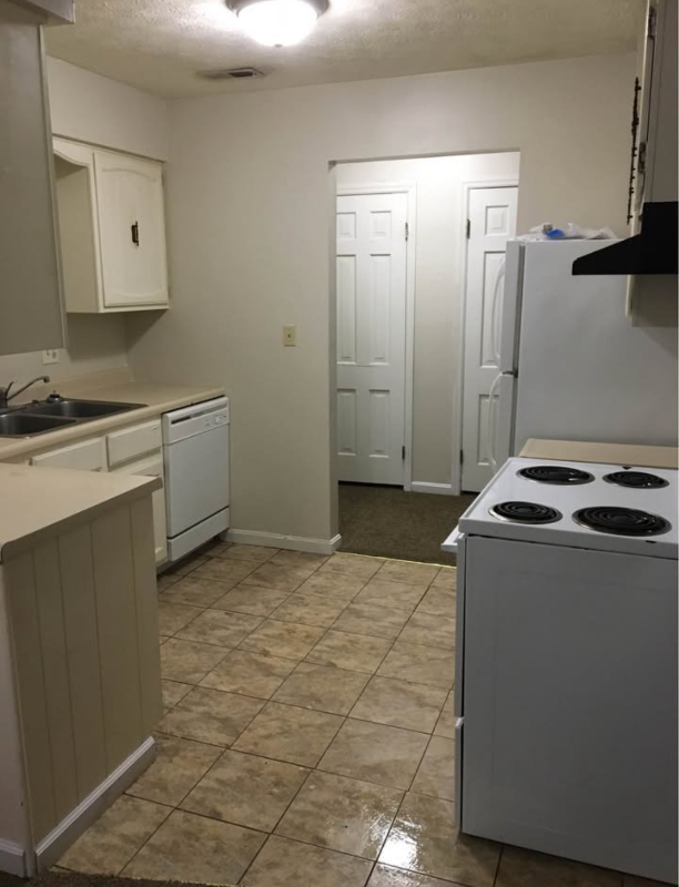 18 Greenwood Dr #18-1 - Photo 4 of 7