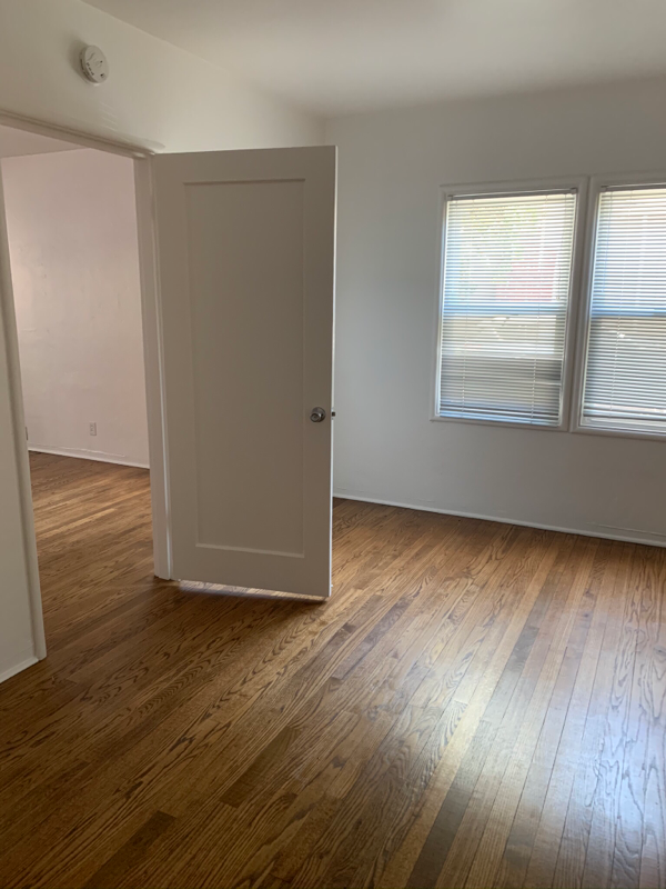 1006 Central Ave - Photo 4 of 17