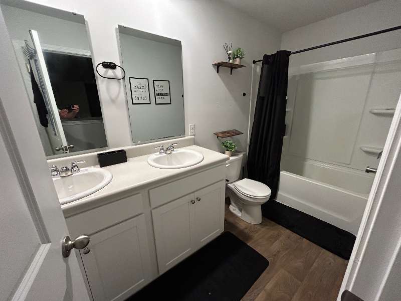 125 E Sunrise Ln - Photo 2 of 8