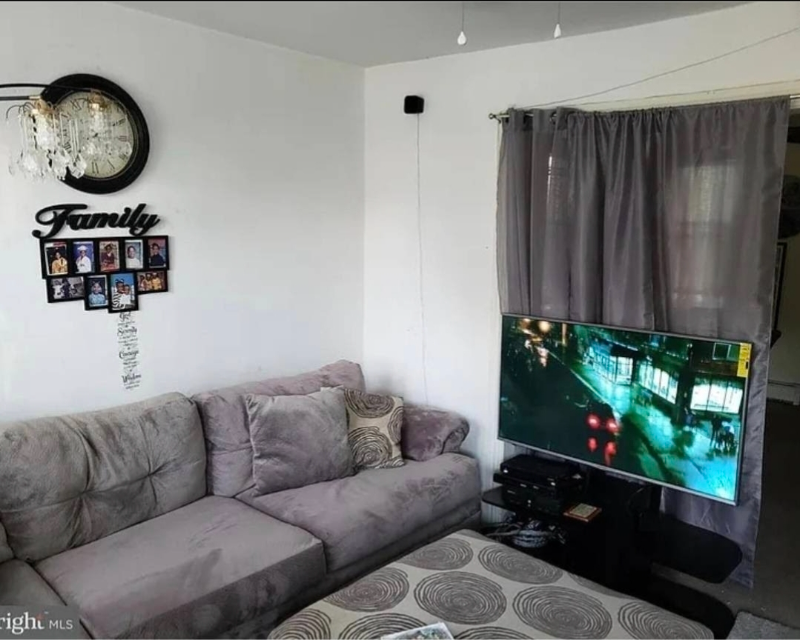 226 Guilford St - Photo 2 of 15