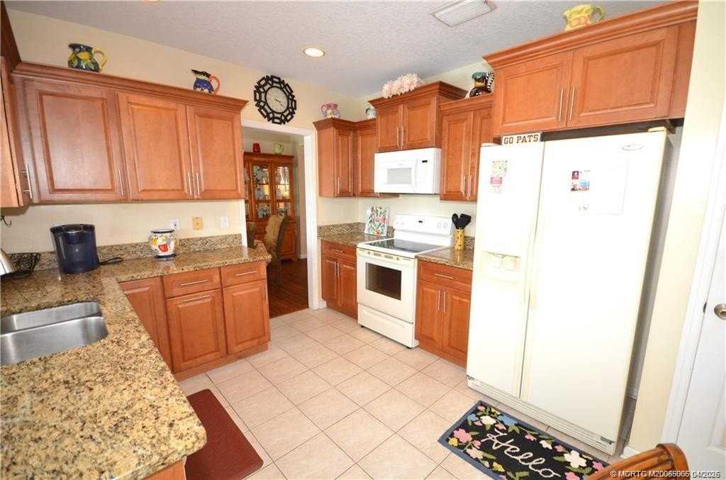 753 Nw Waterlily Pl - Photo 5 of 19