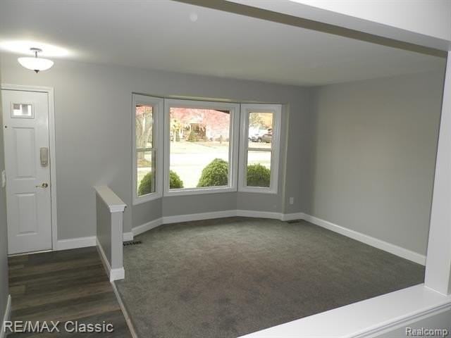 37625 Mallory Dr - Photo 2 of 34