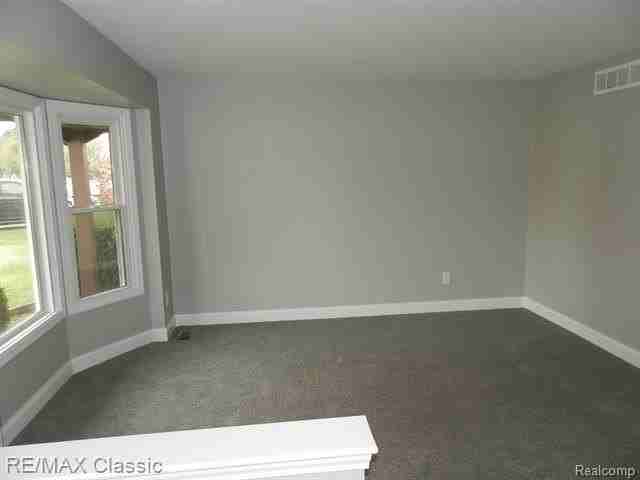 37625 Mallory Dr - Photo 3 of 34
