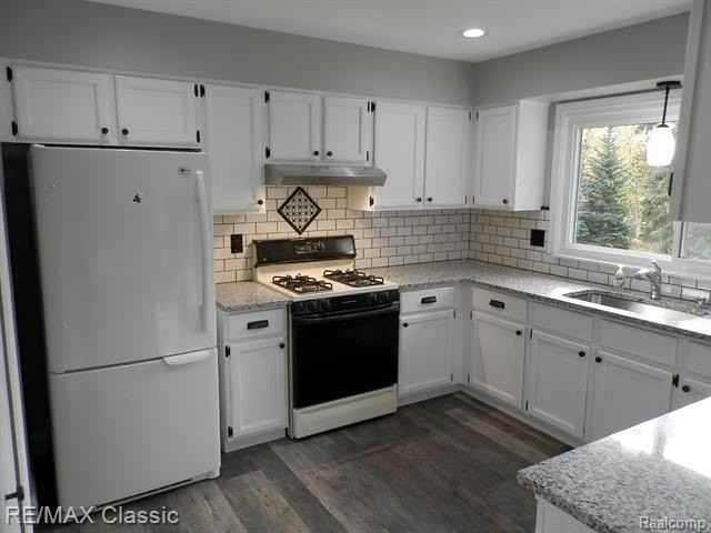 37625 Mallory Dr - Photo 4 of 34