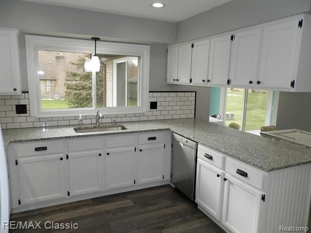 37625 Mallory Dr - Photo 7 of 34