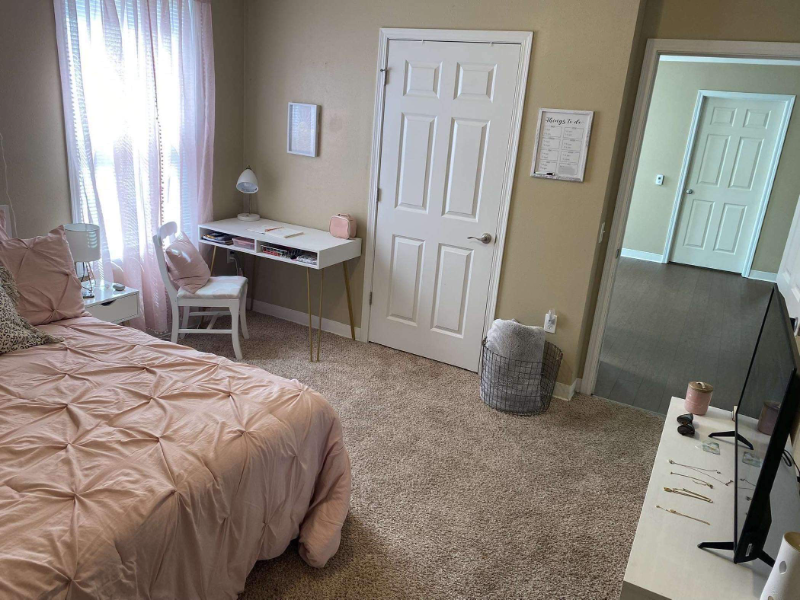 3278 N Henderson St - Photo 3 of 6