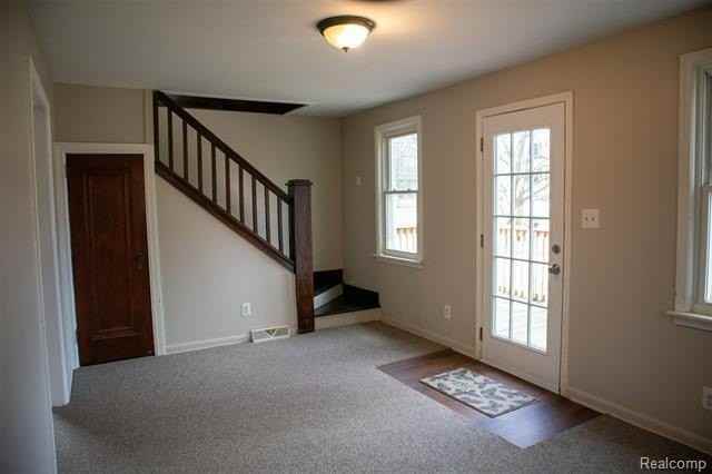 604 Trombley Dr - Photo 2 of 19