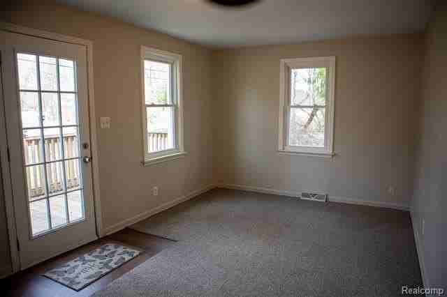 604 Trombley Dr - Photo 4 of 19