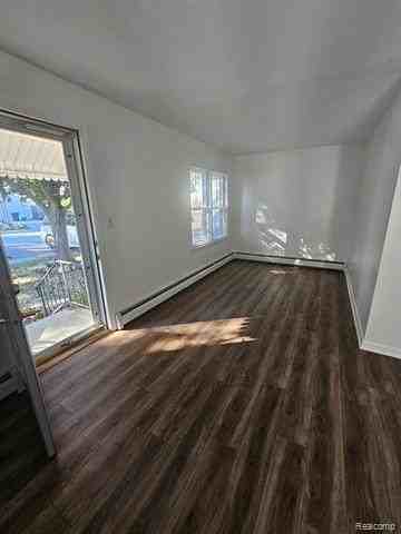 126 N Slater St - Photo 2 of 15